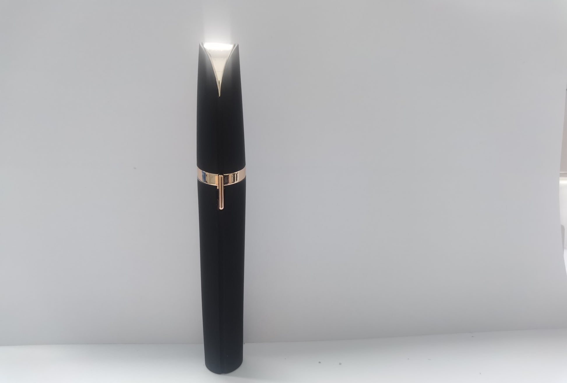 Eyebrow Razor – Electric Painless Trimmer with LED Light